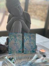 Load image into Gallery viewer, L'Oracle des Message des Heures miroirs, réalisé avec soin et bienveillance
